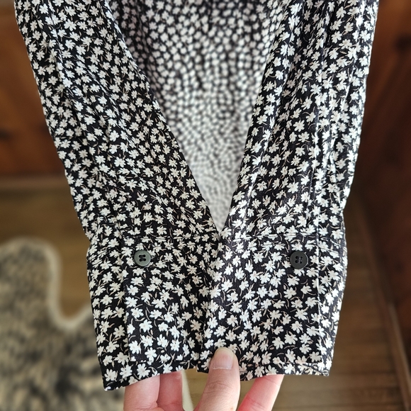 H&M long sleeve flowy midi dress ditsy floral daisy black white oversized small - Picture 6 of 12